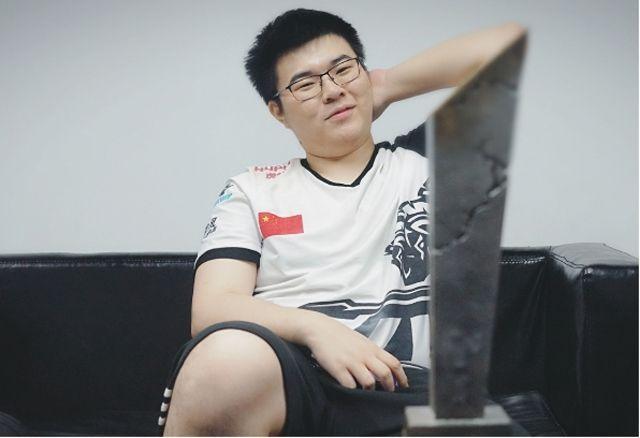 凭借其不懈 凭借其不懈